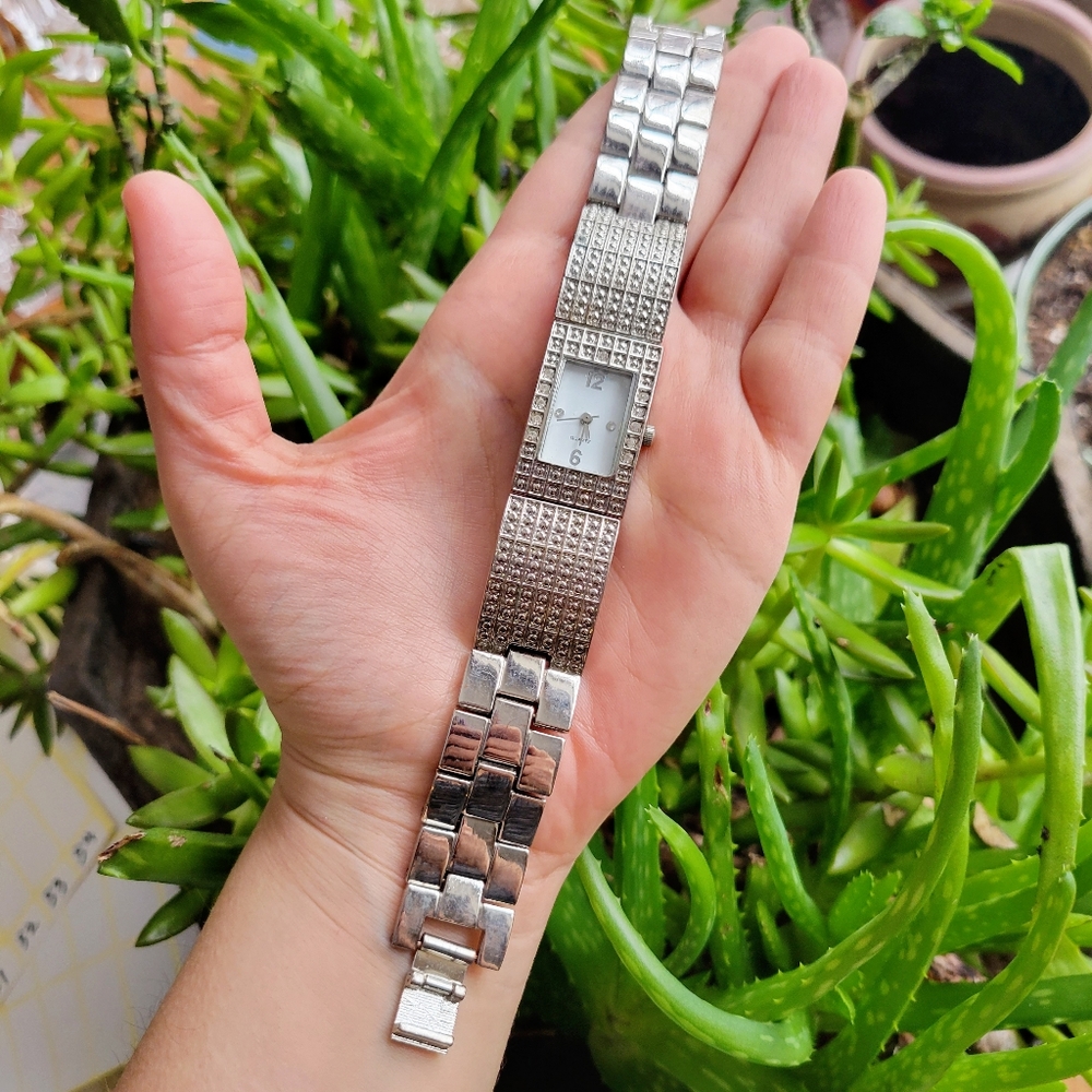 Vintage Rhinestone Dimpled Quartz Watch - Picture 2 of 9
